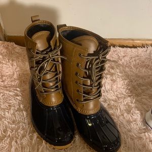 winter boots worn once